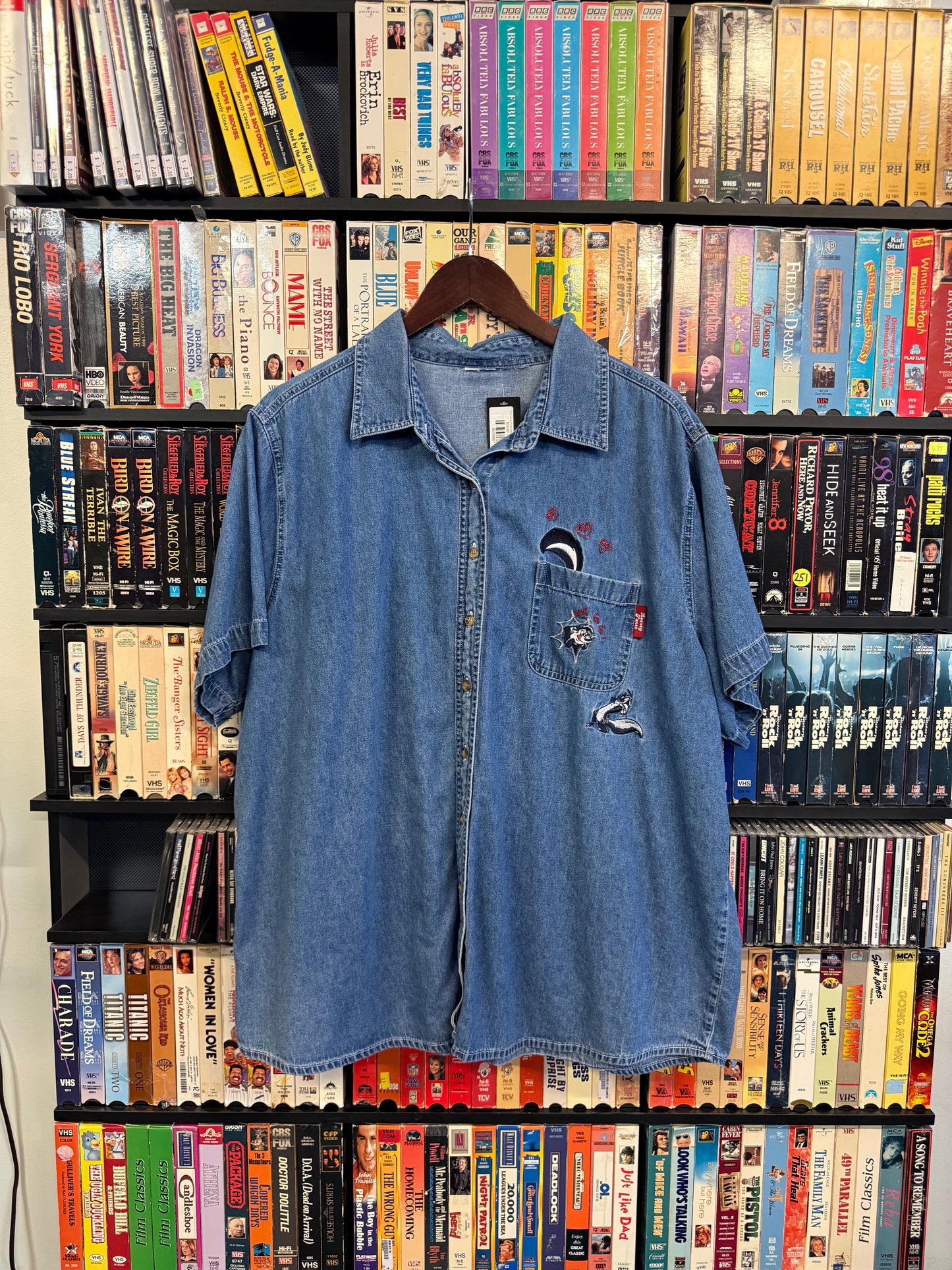 VTG Looney Tunes Pepe Le Pew Denim SS Button Up