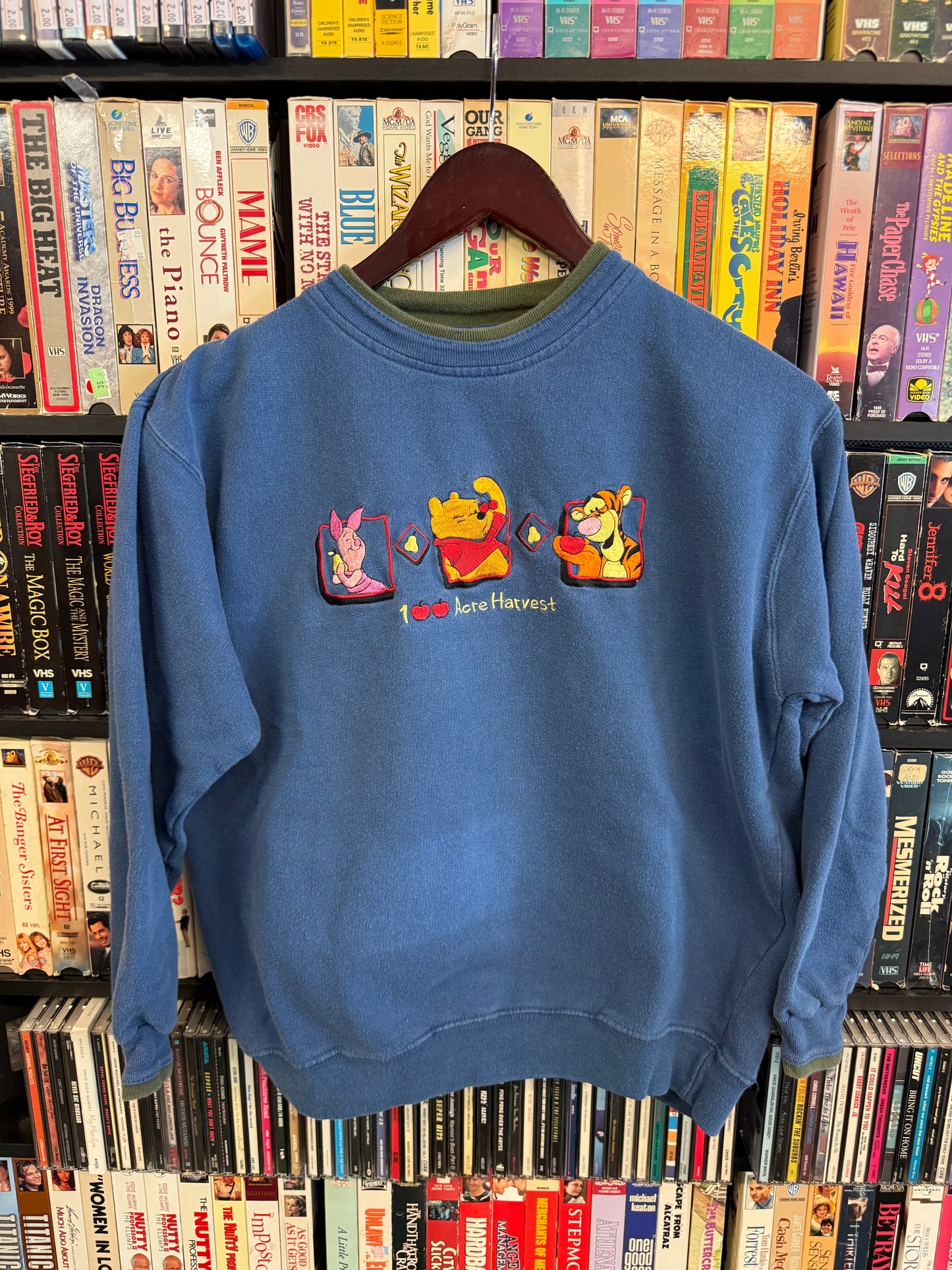 VTG Winnie The Pooh Sweatshirt (Blue)