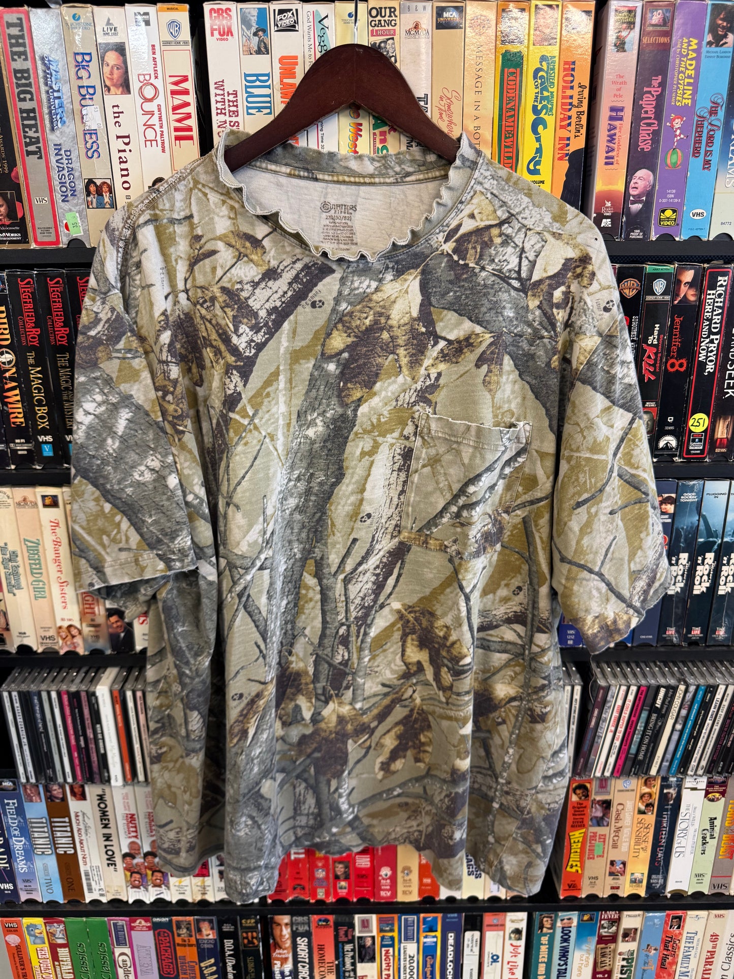 Distressed Outfitters Ridge RealTree Camo Pocket Tee