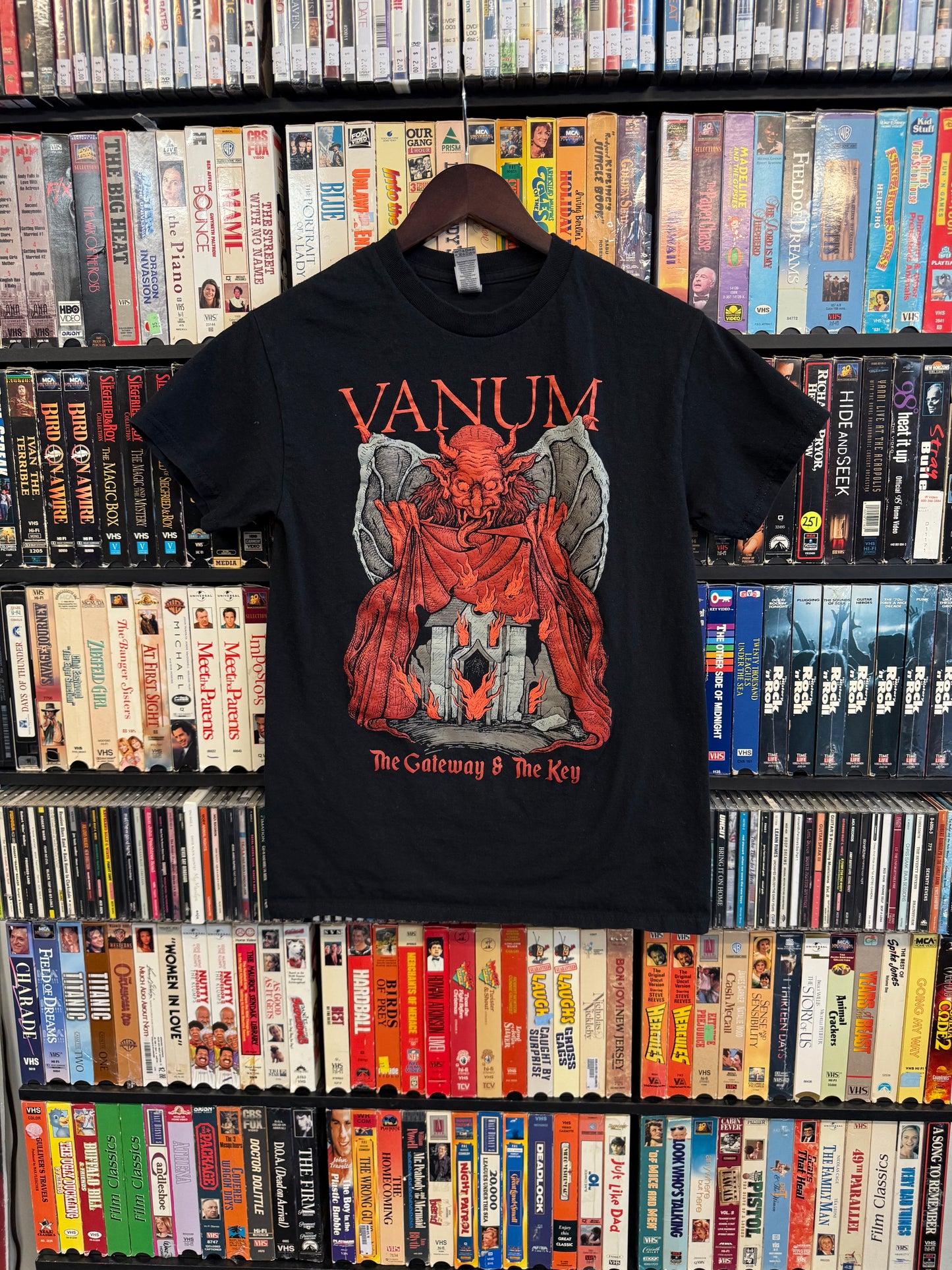 Vanum Band Tee
