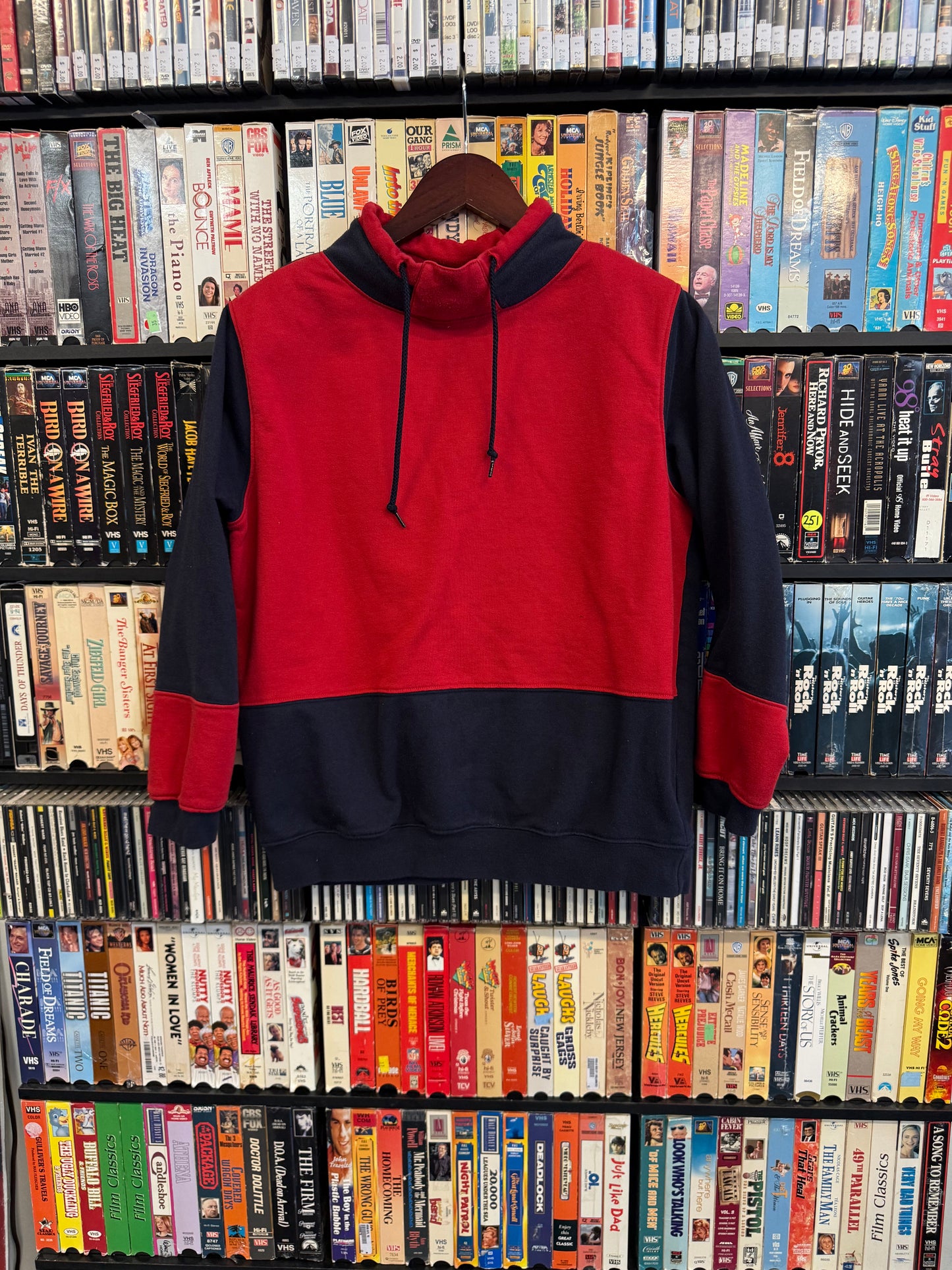 VTG Petite Sophisticate Red/Navy Sweatshirt